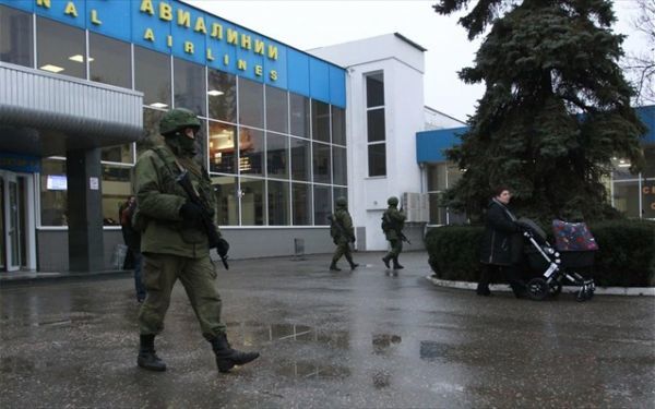 Κατάληψη δύο αεροδρομίων της Κριμαίας από τις ρωσικές ένοπλες δυνάμεις