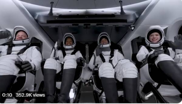 SpaceX: Ο Ελον Μασκ έστειλε τουρίστες στο διάστημα- Εντυπωσιακά βίντεο