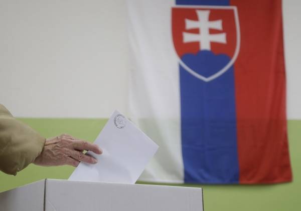 Στις κάλπες οι Σλοβάκοι για την εκλογή προέδρου