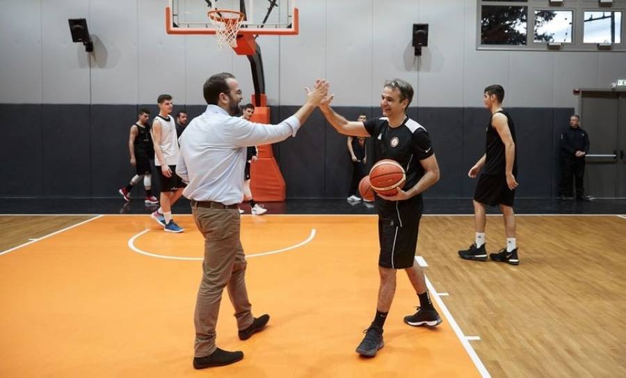 Ο Κυριάκος «το ‘χει» με το μπάσκετ (video)