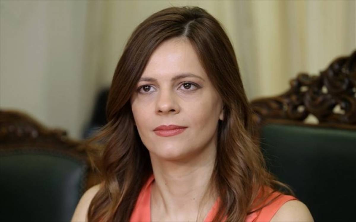 Αχτσιόγλου: Αυτές είναι οι «νέες και καλές δουλειές» του Μητσοτάκη