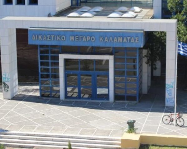 Μητέρα εγκατέλειψε τα τέσσερα παιδιά της στο Δικαστικό Μέγαρο Μεσσηνίας