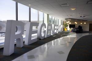 Regeneron: Ξεκινά δοκιμές τελικού σταδίου για τη θεραπεία του κορονοϊού