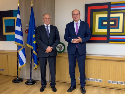 Συνάντηση Χατζηδάκη με τον υπουργό Εργασίας της Κύπρου