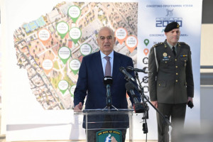 Δένδιας σε εγκαίνια στρατιωτικών κατοικιών στο Χαϊδάρι: Δικαίωμα δωρεάν στέγασης σε ανεπιθύμητες μεταθέσεις