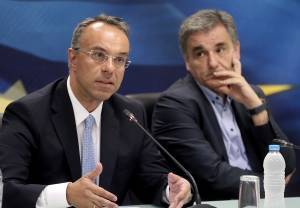Κόντρα Σταϊκούρα-Τσακαλώτου με... φόντο ύφεση και επιχειρήσεις