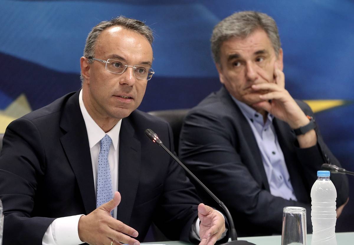 Κόντρα Σταϊκούρα-Τσακαλώτου με... φόντο ύφεση και επιχειρήσεις