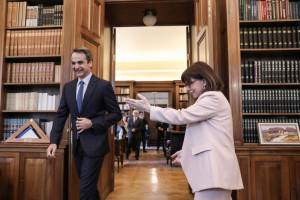 Σακελλαροπούλου-Μητσοτάκης τα είπαν μεταξύ τους για να ακούει η Τουρκία