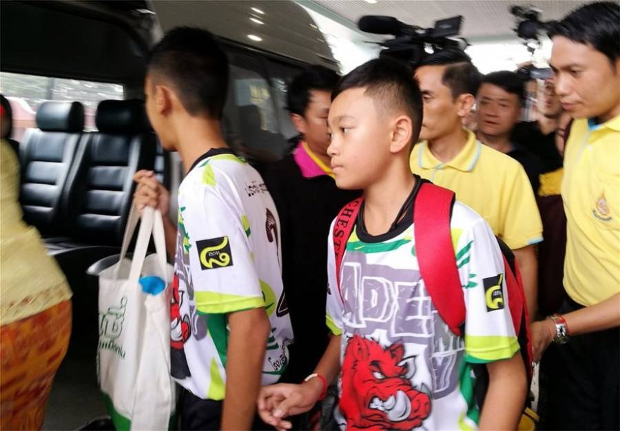 Ταϊλάνδη:Πήραν εξιτήριο τα 12 παιδιά που απεγκλωβίστηκαν από το σπήλαιο