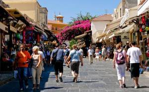 Ταξιδιωτικό πλεόνασμα 6 δισ. ευρώ στο οκτάμηνο