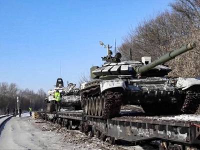 Interfax: Η Μόσχα αποσύρει στρατεύματα από την Κριμαία