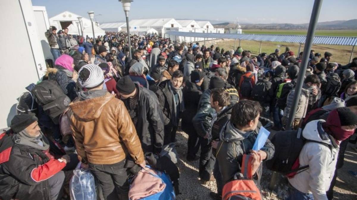 DW: Ασφυκτικά γεμάτοι καταυλισμοί στα ελληνικά νησιά- Αναμενόμενες οι συμπλοκές