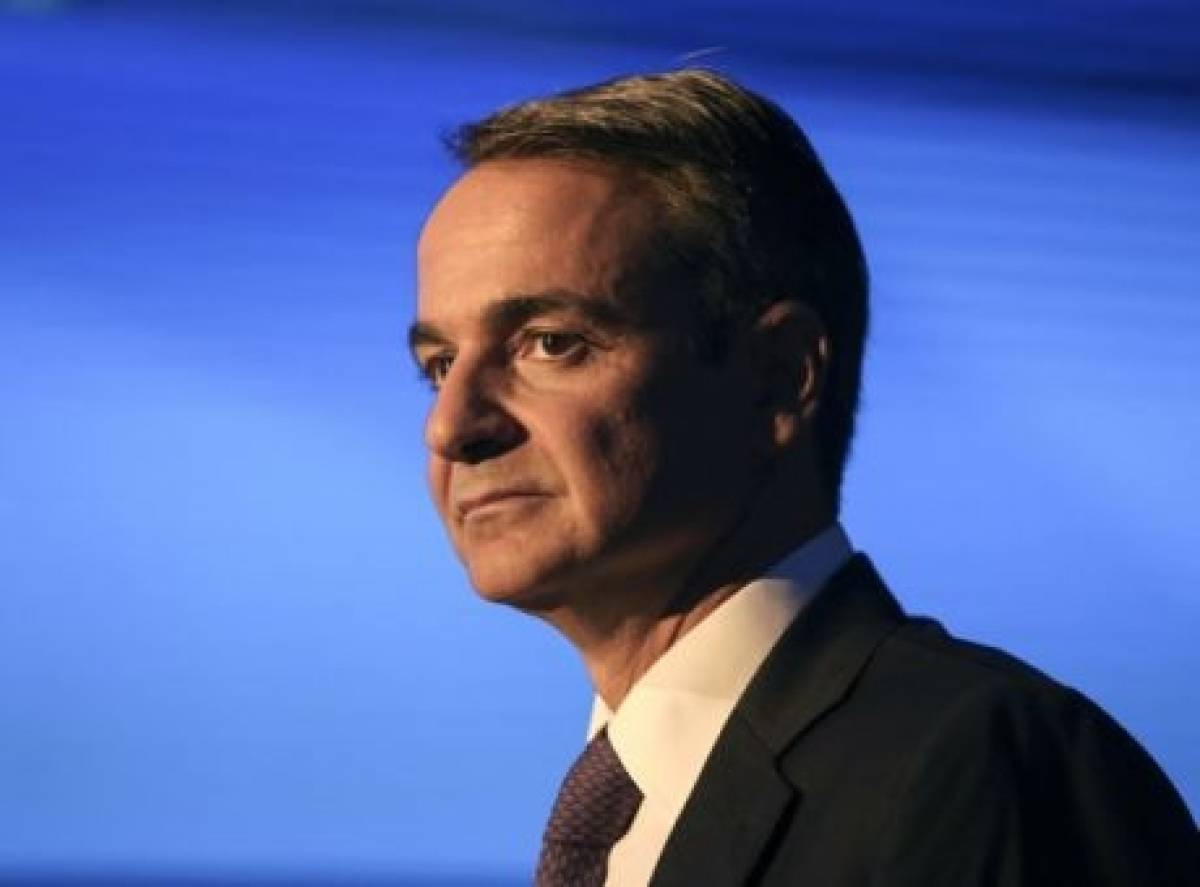 Ευχές Μητσοτάκη σε Γλέζο για ταχεία ανάρρωση