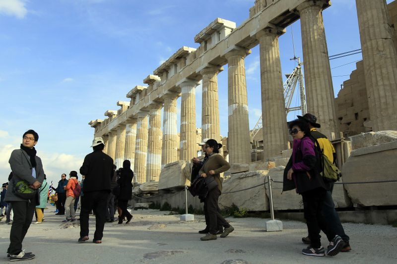 Σταθεροποίηση τάσης εν όψει για τον ελληνικό τουρισμό–Καμπανάκια του ΣΕΤΕ