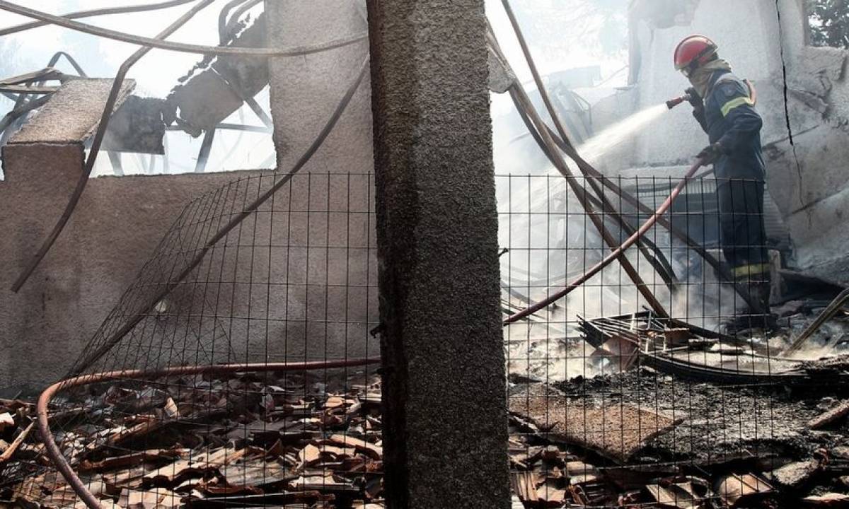 Φωτιά στα Βίλια: Εμπρησμό καταγγέλλουν οι κάτοικοι