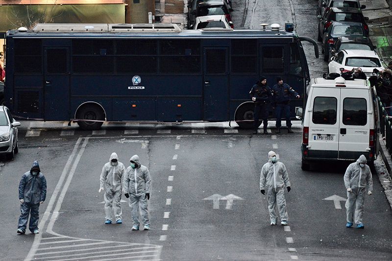 Έκρηξη βόμβας στο Εφετείο Αθηνών- Οι δράστες πυροβόλησαν αστυνομικό