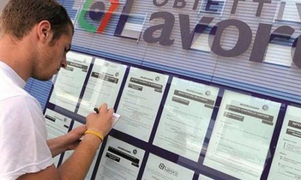 Ιταλία: Σε χαμηλό τεσσάρων ετών η ανεργία