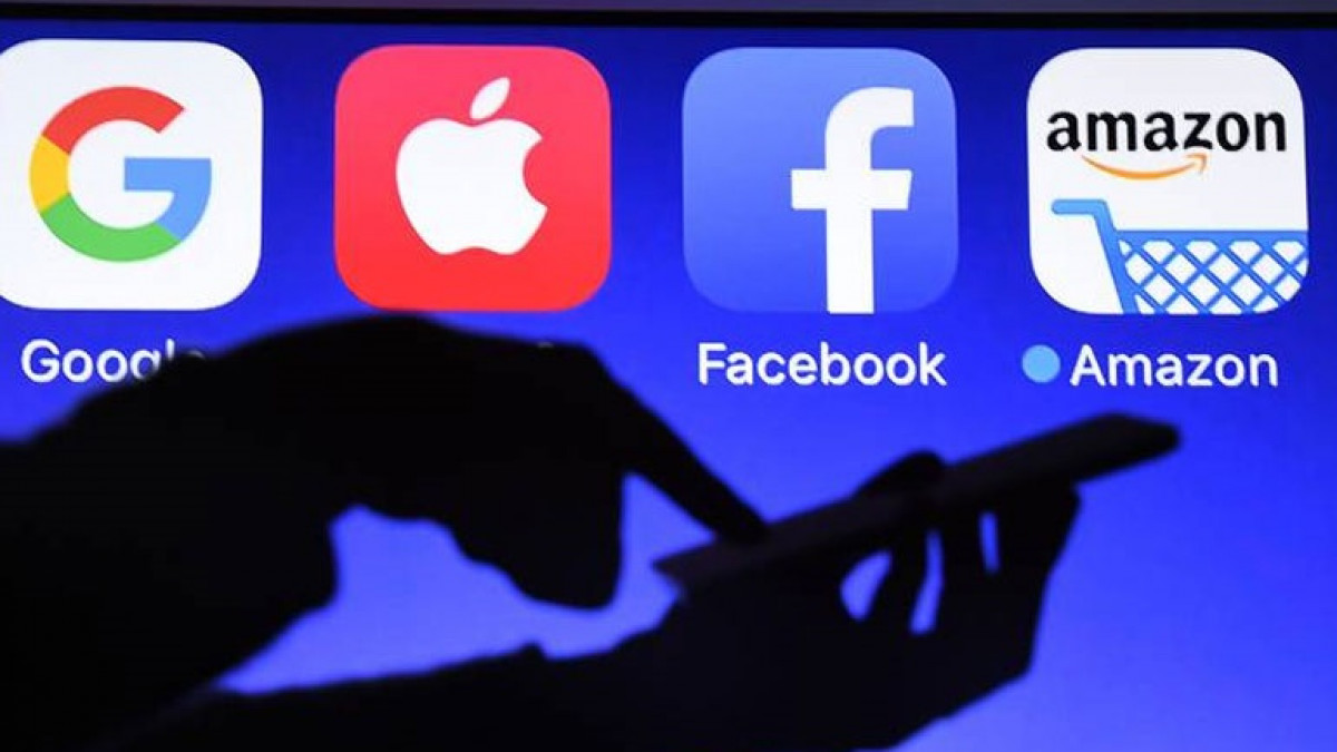 Amazon: Μηνύει χιλιάδες group του Facebook για διάδοση fake news