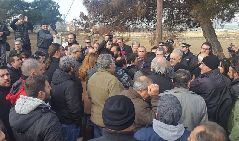 Ένταση στα Διαβατά: Κάτοικοι εισέβαλαν σε στρατοπέδο μετεγκατάστασης προσφύγων