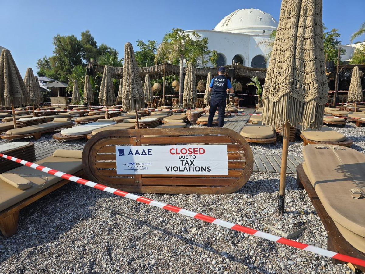 ΑΑΔΕ: Λουκέτο και πρόστιμο €10.500 σε γνωστό beach restaurant στη Ρόδο