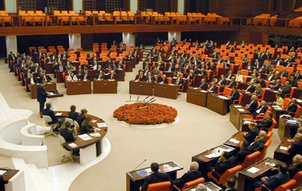 Η Εθνοσυνέλευση ενέκρινε τις πρόωρες εκλογές στην Τουρκία