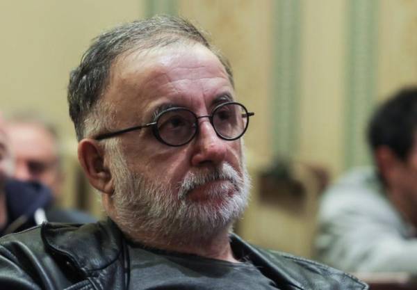 Το μεσημέρι η πολιτική κηδεία του Θάνου Μικρούτσικου