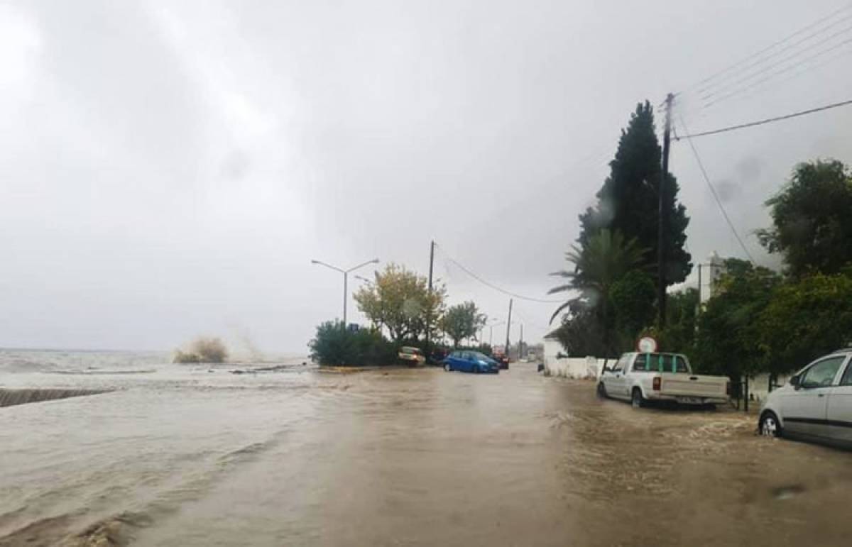 Σε κατάσταση έκτακτης ανάγκης η Κέρκυρα- Απεγκλωβισμοί σε πολλές περιοχές