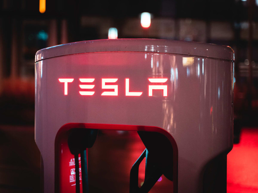 «Μαύρη» εβδομάδα για τη μετοχή της Tesla