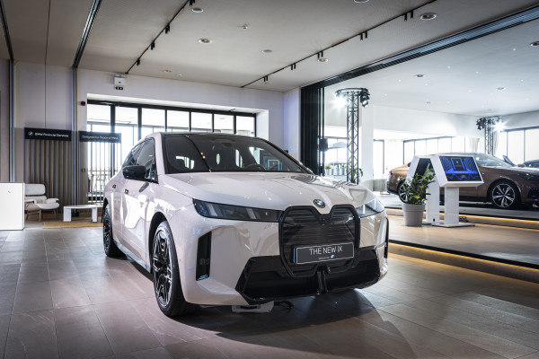 BMW iX: Στην Ελλάδα το νέο SUV που μπαίνει στην πρίζα
