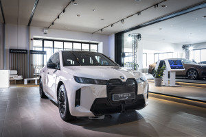 BMW iX: Στην Ελλάδα το νέο SUV που μπαίνει στην πρίζα