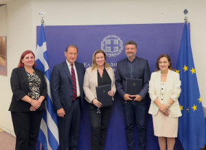 Υπογραφή Μνημονίου Συνεργασίας ΕΚΚΟΜΕΔ – Απόδημου Ελληνισμού και Δημόσιας Διπλωματίας του Υπουργείου Εξωτερικών
