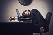 "Απαγορεύεται" η εργασία πριν τις 10 το πρωί. Συμφωνείτε;