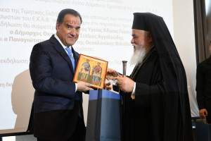 Γεωργιάδης: Βραβεύτηκε για την προσφορά του στο ΕΚΑΒ-«Καρφί» για Πολάκη