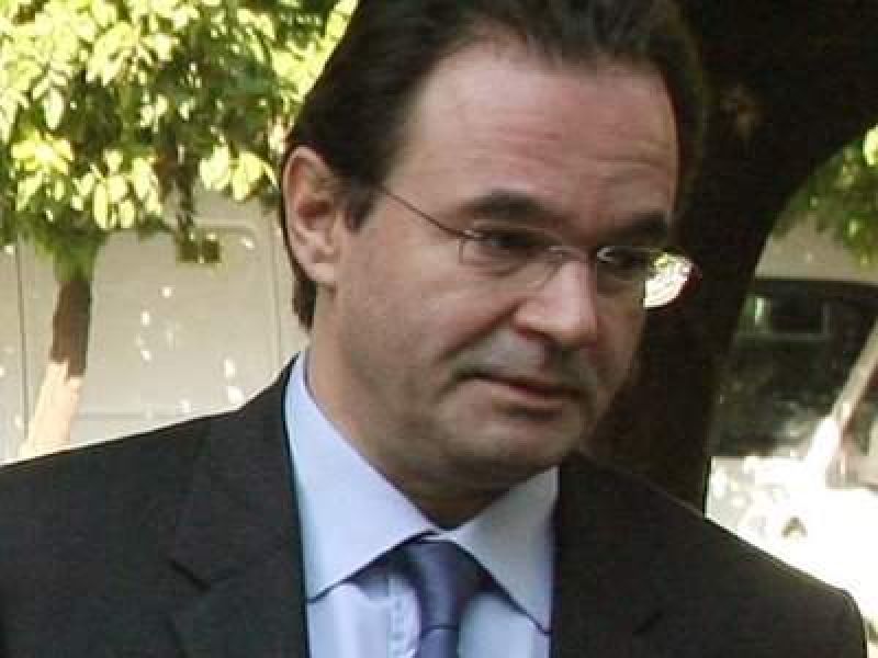 "Μας λείπουν 800 εκατ. ευρώ"