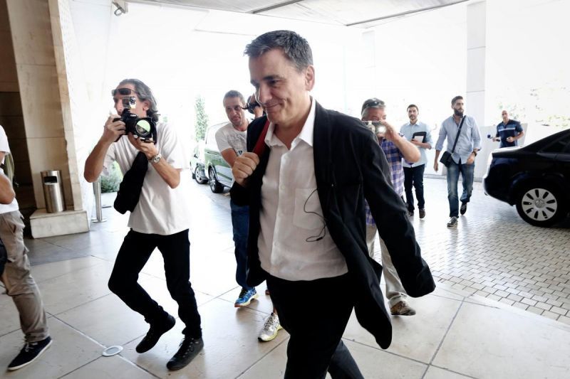 Στο τραπέζι το αφορολόγητο και το δημοσιονομικό κενό