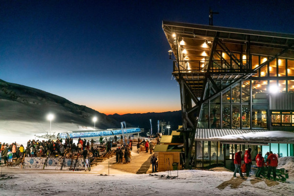 Σήμερα (23/12) ανοίγουν τα Χιονοδρομικά Κέντρα Παρνασσού και Βόρα Καϊμακτσαλάν