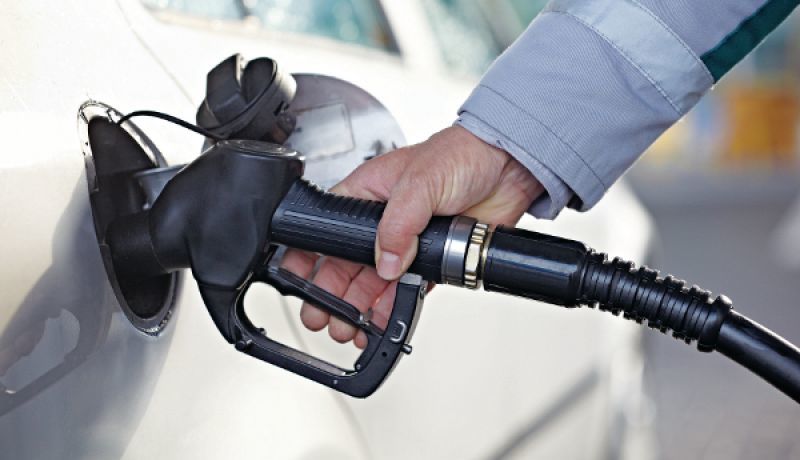 Πρατήρια βενζίνης στα καταστήματά τους θέλουν οι αλυσίδες σούπερ μάρκετ