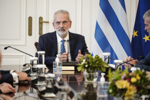 Σύσκεψη Σαρμά στο Μαξίμου-ΠΝΠ για επείγοντα θέματα της Υγείας