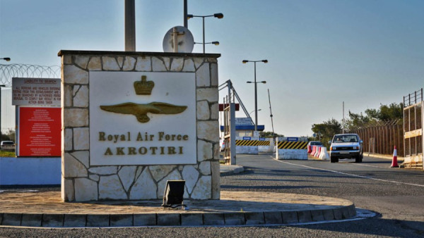 Politico: Η Κύπρος ζητά εγγυήσεις για τις βρετανικές βάσεις – Ο παράγοντας Φάρατζ