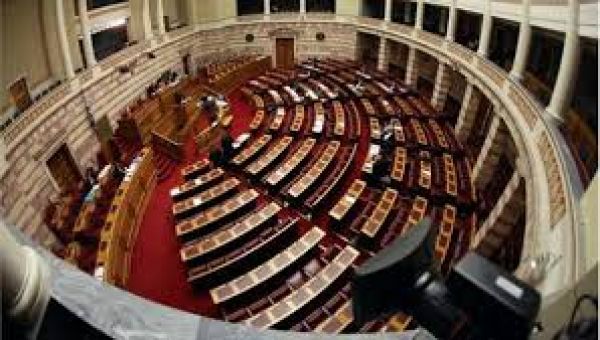 Αλαλούμ στη Βουλή: Κατατέθηκε, αποσύρθηκε και επανακατατέθηκε η ρύθμιση για τις μεγάλες εταιρείες πετρελαιοειδών