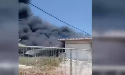 Έσβησε η φωτιά σε βιομηχανία στο Μενίδι-Μεγάλες καταστροφές