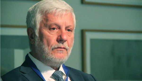 Γιατί ξαφνικά η ΝΔ πετάει το γάντι στον Πέτρο Τατούλη;