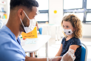 FDA-Κορονοϊός: Ενέκρινε ενισχυτική δόση εμβολίου για παιδιά από 5 ετών