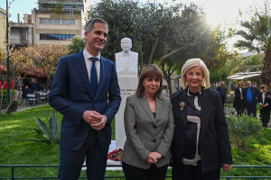 Ο Δήμος Αθηναίων τιμά τον Αντώνη Σαμαράκη