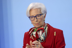Λαγκάρντ: Σε εγρήγορση για ταυτόχρονη αύξηση επιχειρηματικών κερδών και μισθών