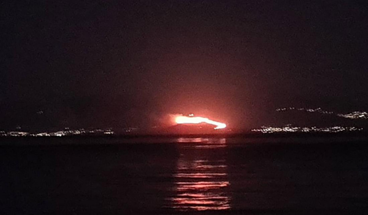 Φωτιά στην Πάρο: Ενισχύονται οι πυροσβεστικές δυνάμεις
