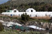 Άνοιξε τις πύλες του το Σχιστό-Έφτασαν οι πρώτοι πρόσφυγες