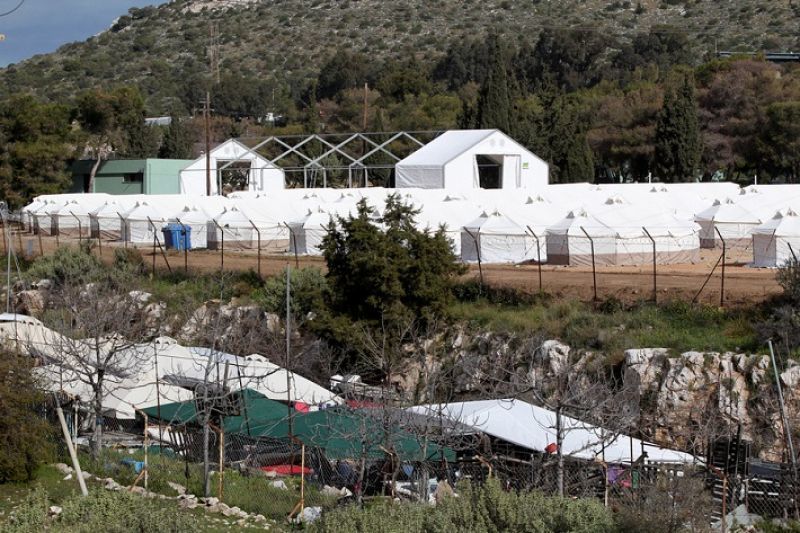 Άνοιξε τις πύλες του το Σχιστό-Έφτασαν οι πρώτοι πρόσφυγες