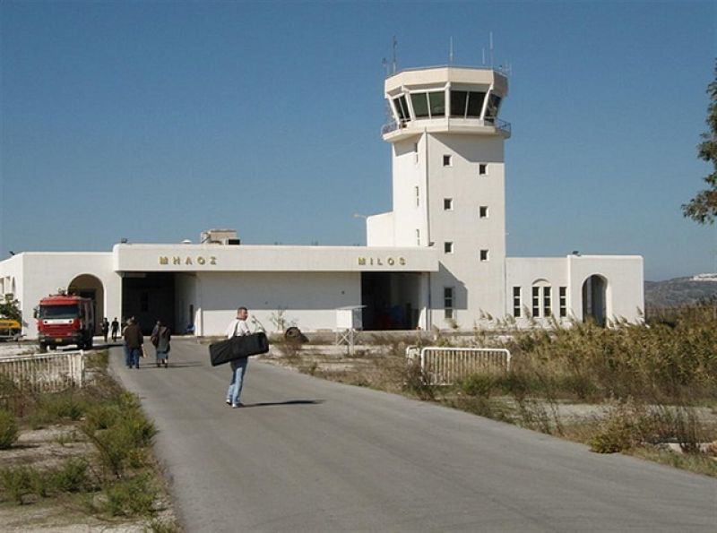 Μήλος: Προβλήματα στελέχωσης του αεροδρομίου υπονομεύουν την τουριστική ανάπτυξη