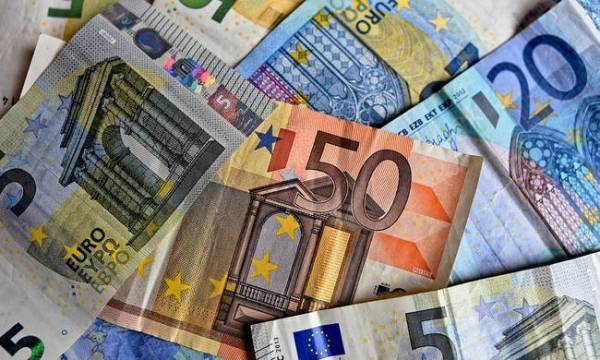Στη Βουλή η τροπολογία για αναδρομικά σε ένστολους, πανεπιστημιακούς, δικαστικούς